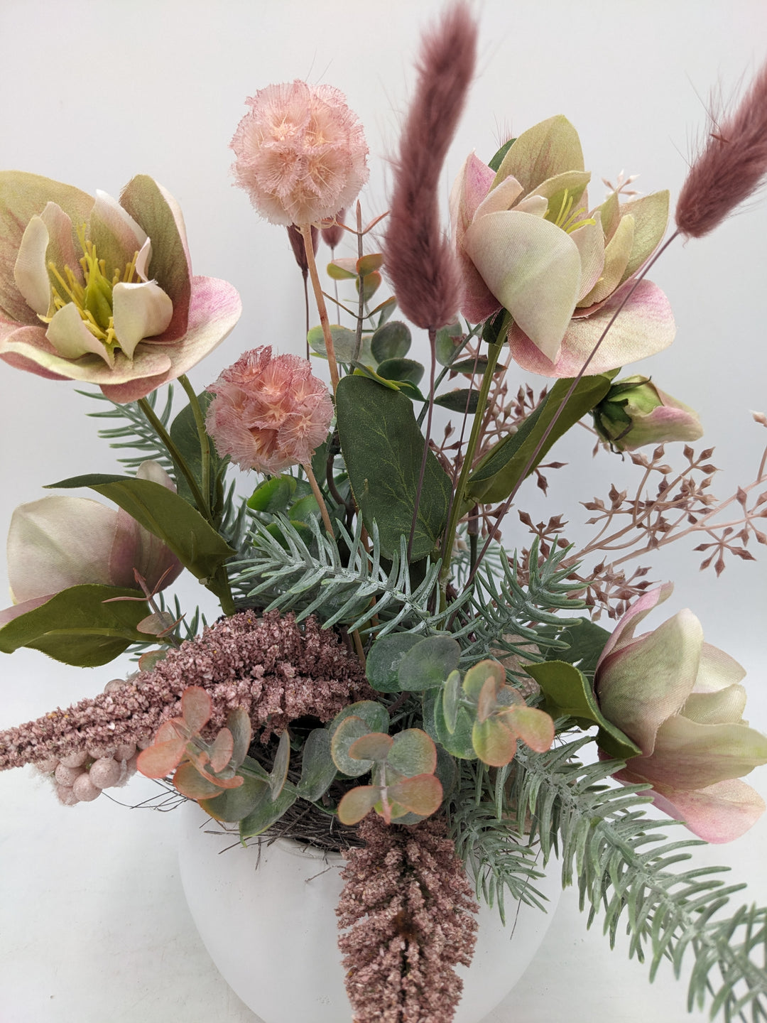 Frühlingsgesteck Christrose Gräser mint rosa