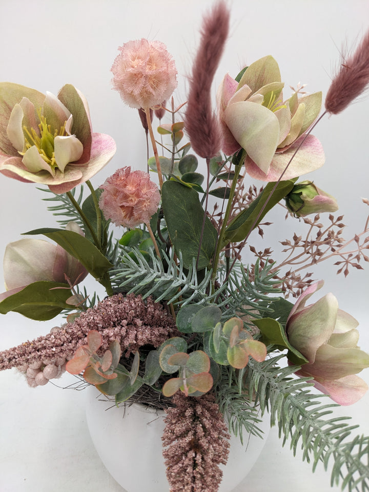 Frühlingsgesteck Christrose Gräser mint rosa