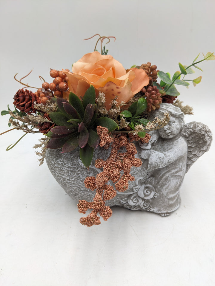 Trauergesteck Engel Rose Zapfen orange