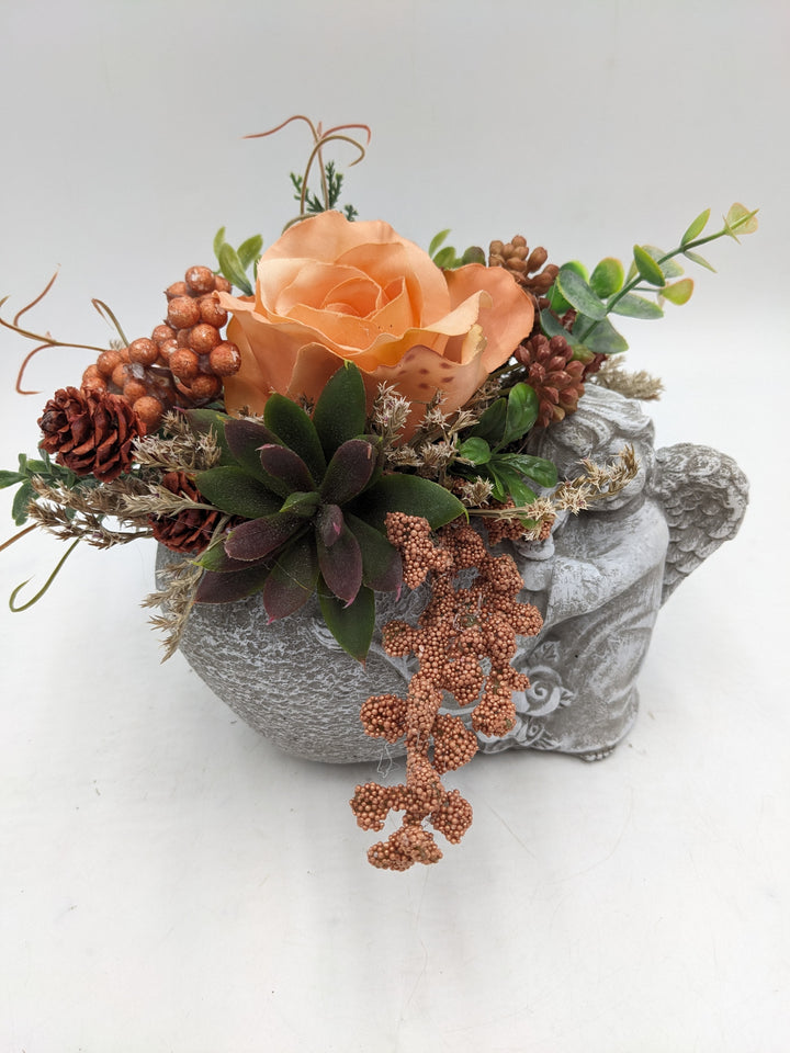 Trauergesteck Engel Rose Zapfen orange