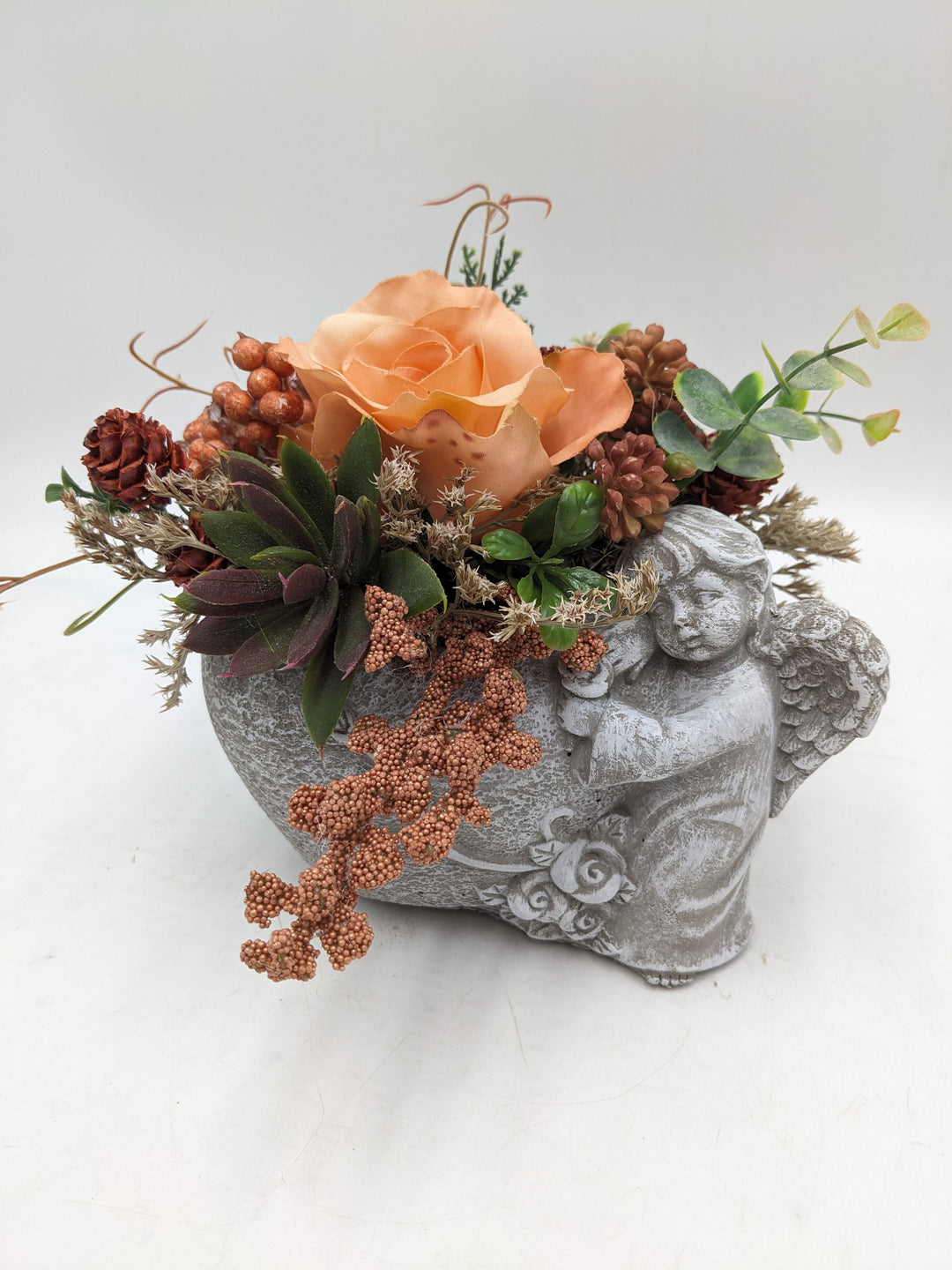 Trauergesteck Engel Rose Zapfen orange