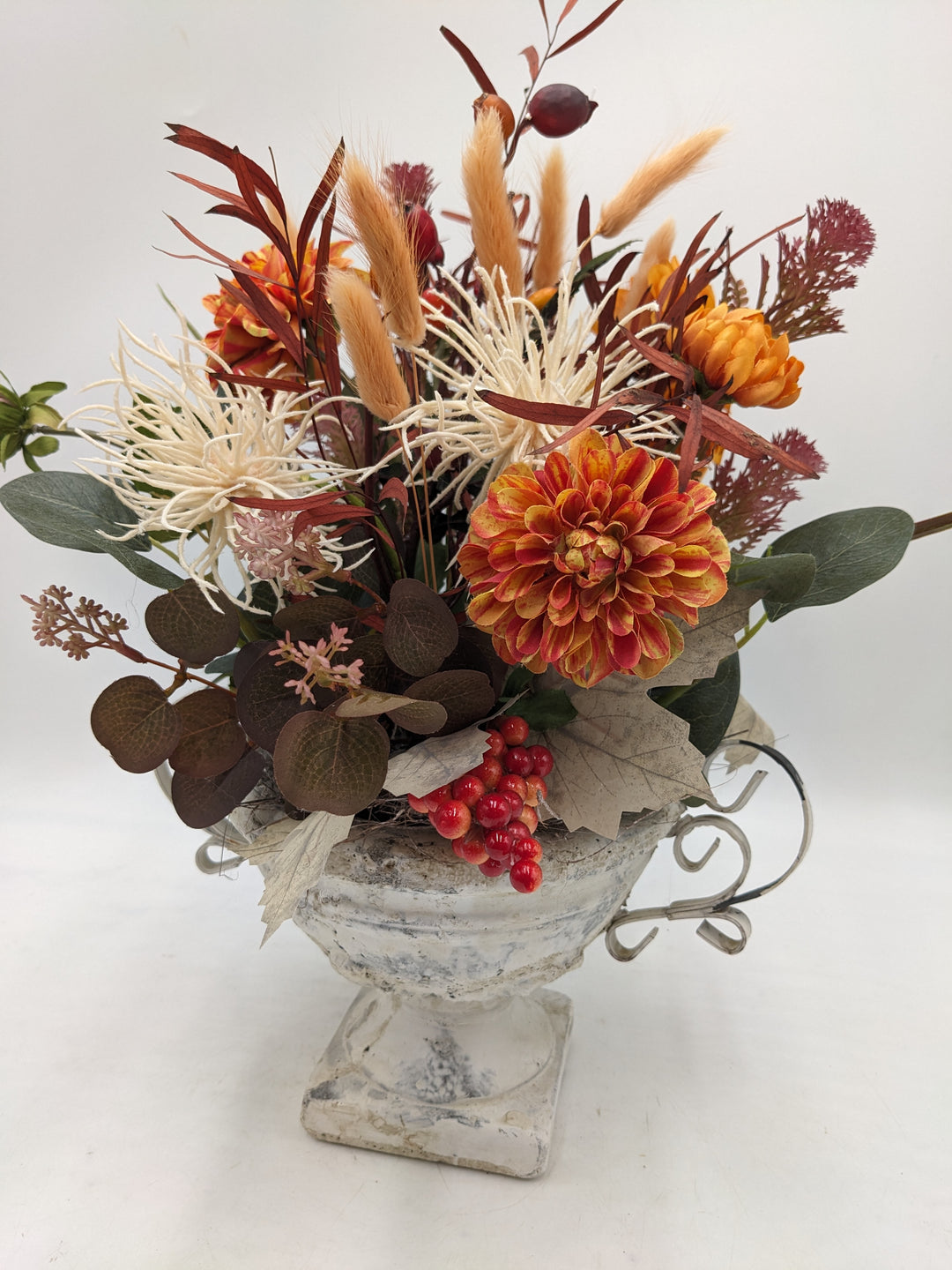 Herbstgesteck Beeren Gräser orange creme