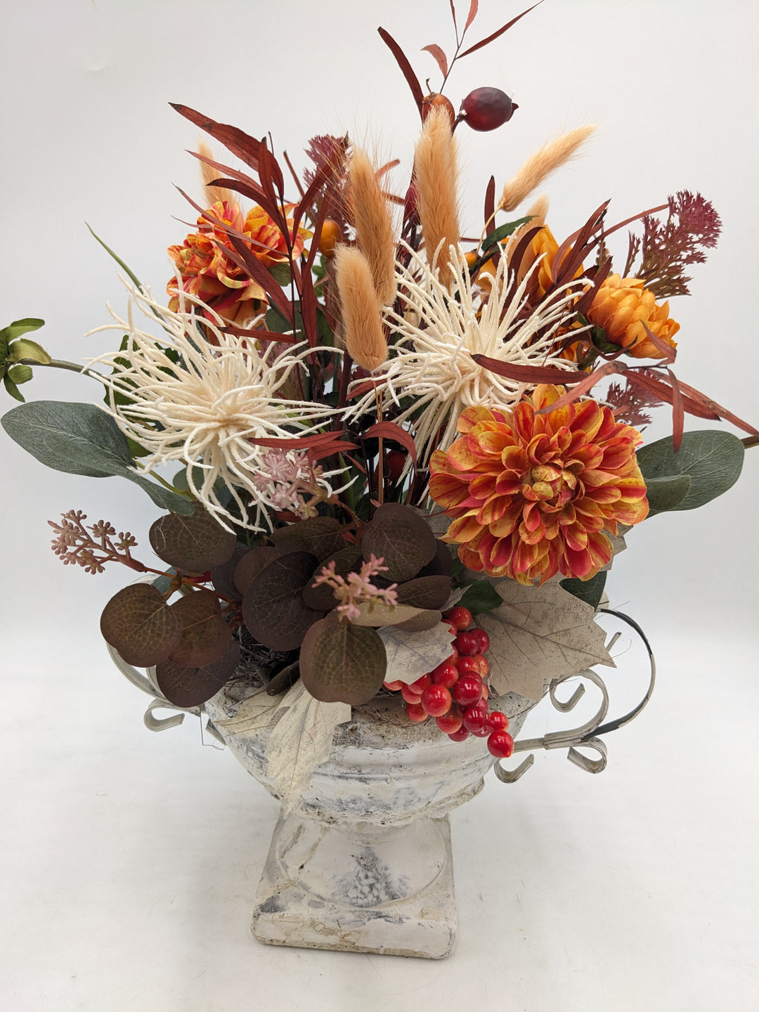 Herbstgesteck Beeren Gräser orange creme