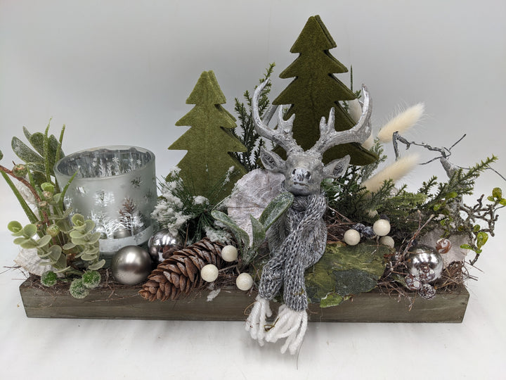Weihnachtsgesteck W-Mann Teelicht Hirsch Bäume weiss