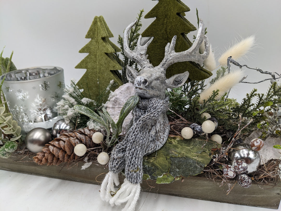 Weihnachtsgesteck W-Mann Teelicht Hirsch Bäume weiss