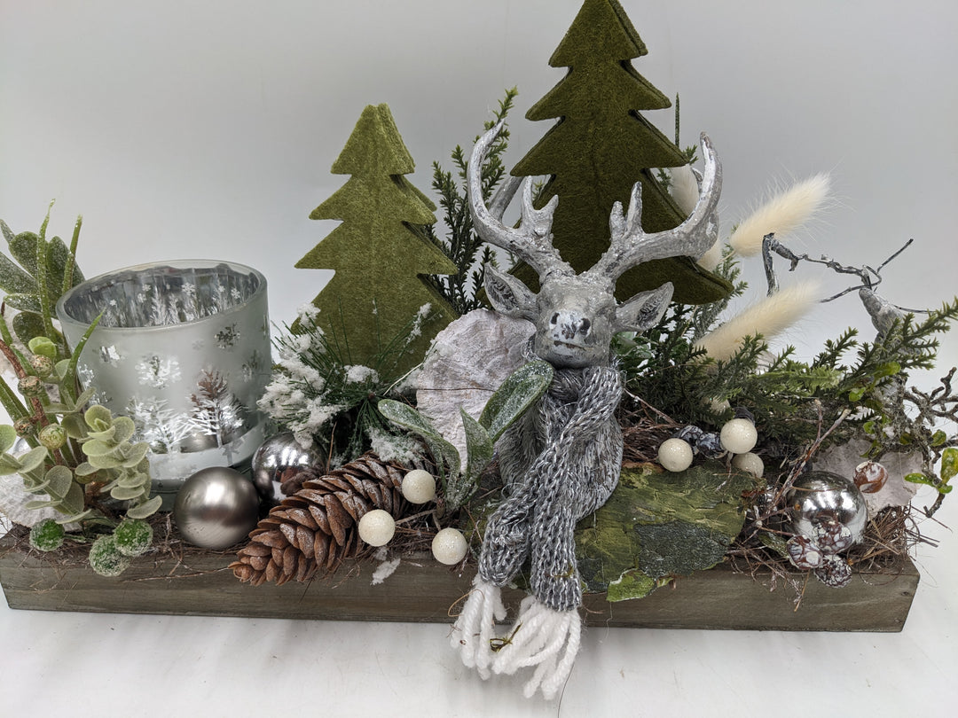 Weihnachtsgesteck W-Mann Teelicht Hirsch Bäume weiss