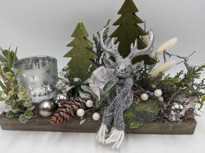 Weihnachtsgesteck W-Mann Teelicht Hirsch Bäume weiss