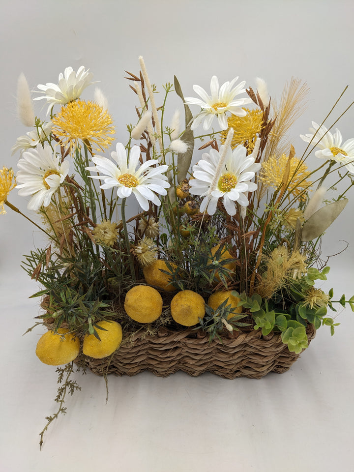 Sommergesteck Zitronen Margeriten gelb weiss