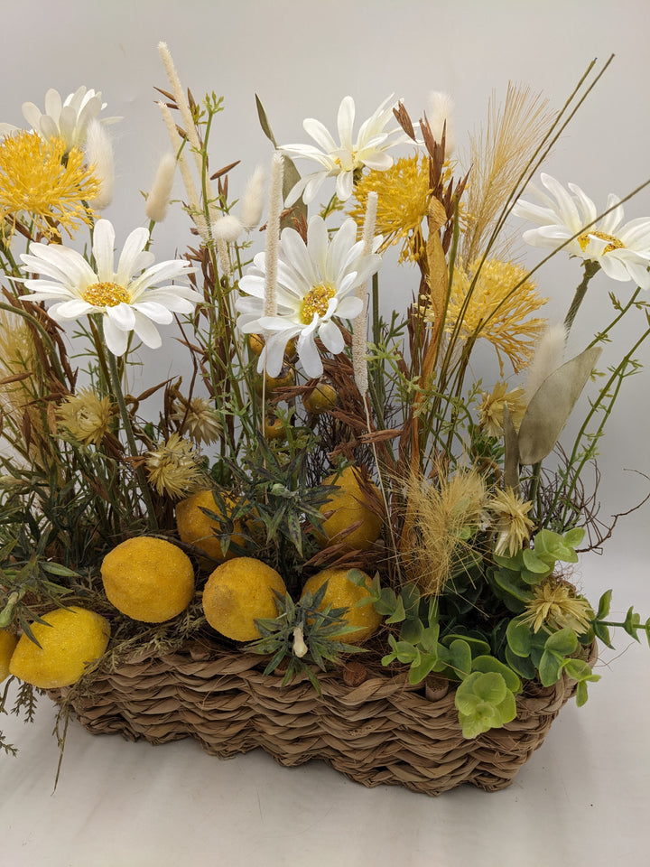 Sommergesteck Zitronen Margeriten gelb weiss