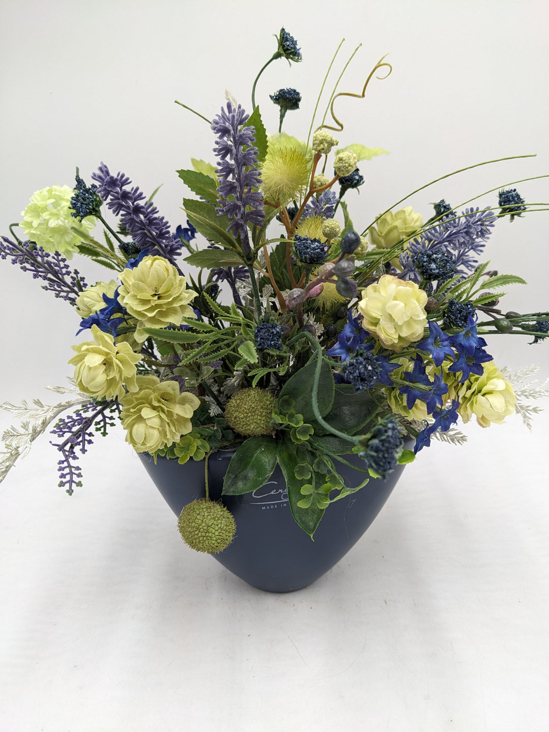 Sommergesteck Lavendel Gräser blau grün