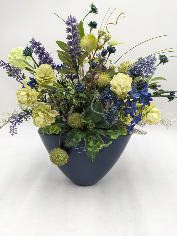 Sommergesteck Lavendel Gräser blau grün