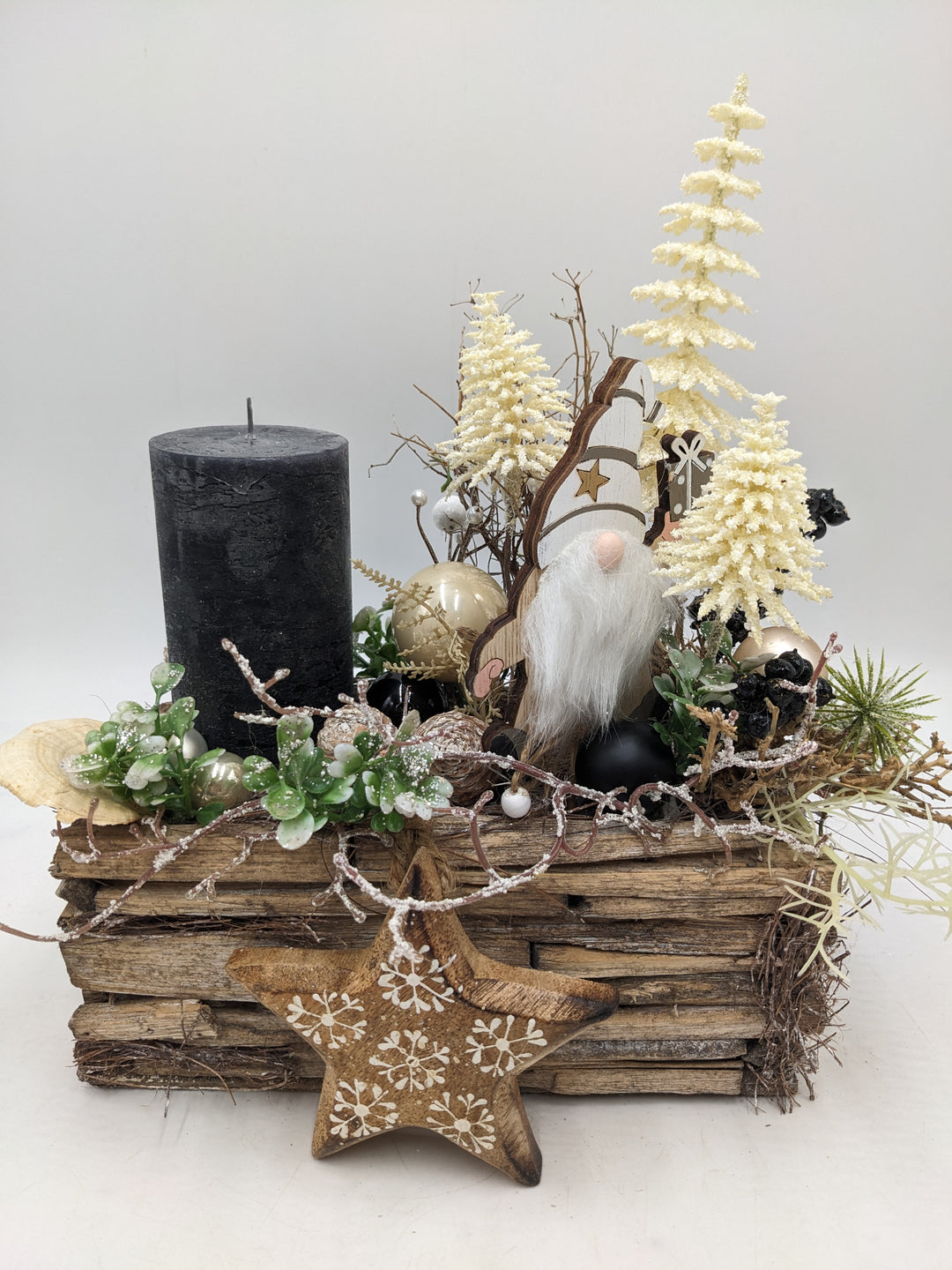Weihnachtsgesteck Stern Wichtel schwarz creme