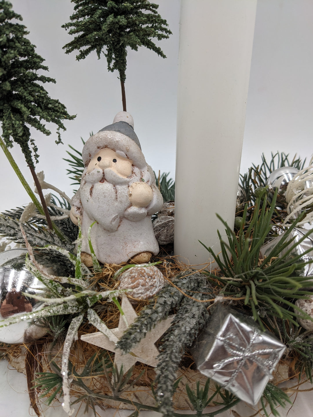 Weihnachtsgesteck W-Mann Bäume silber weiss