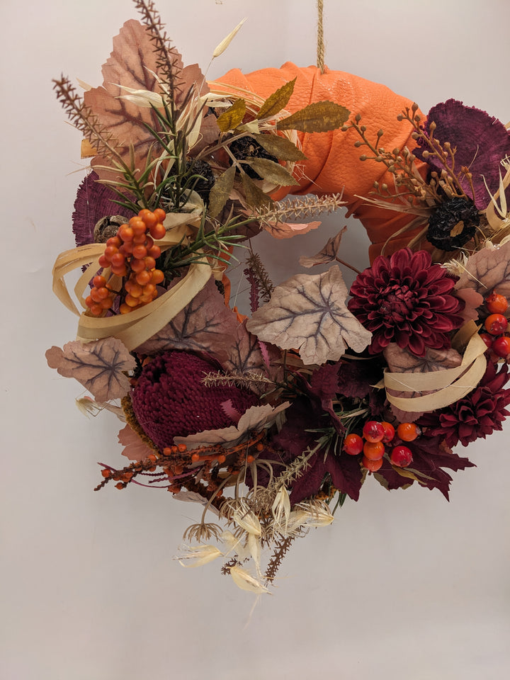 Türkranz Herbst Beeren Laub Gräser orange rot
