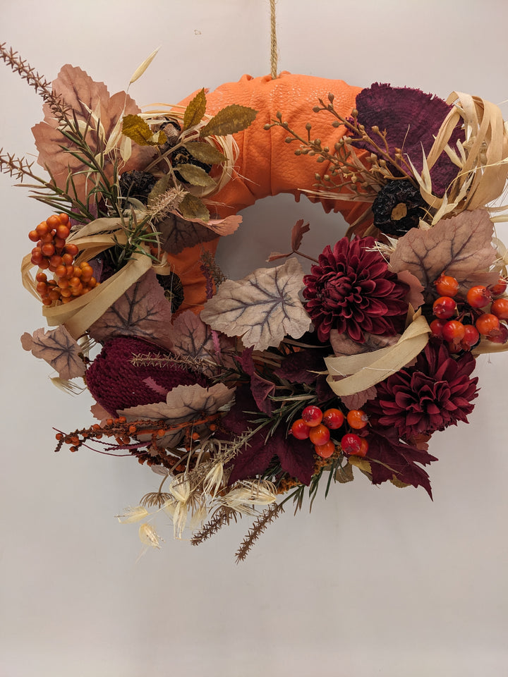 Türkranz Herbst Beeren Laub Gräser orange rot
