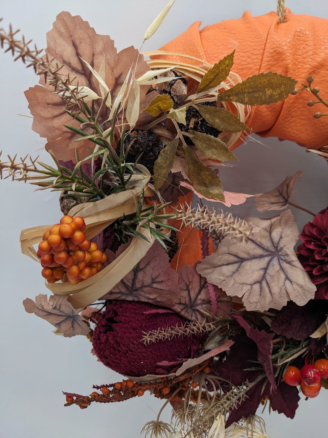 Türkranz Herbst Beeren Laub Gräser orange rot