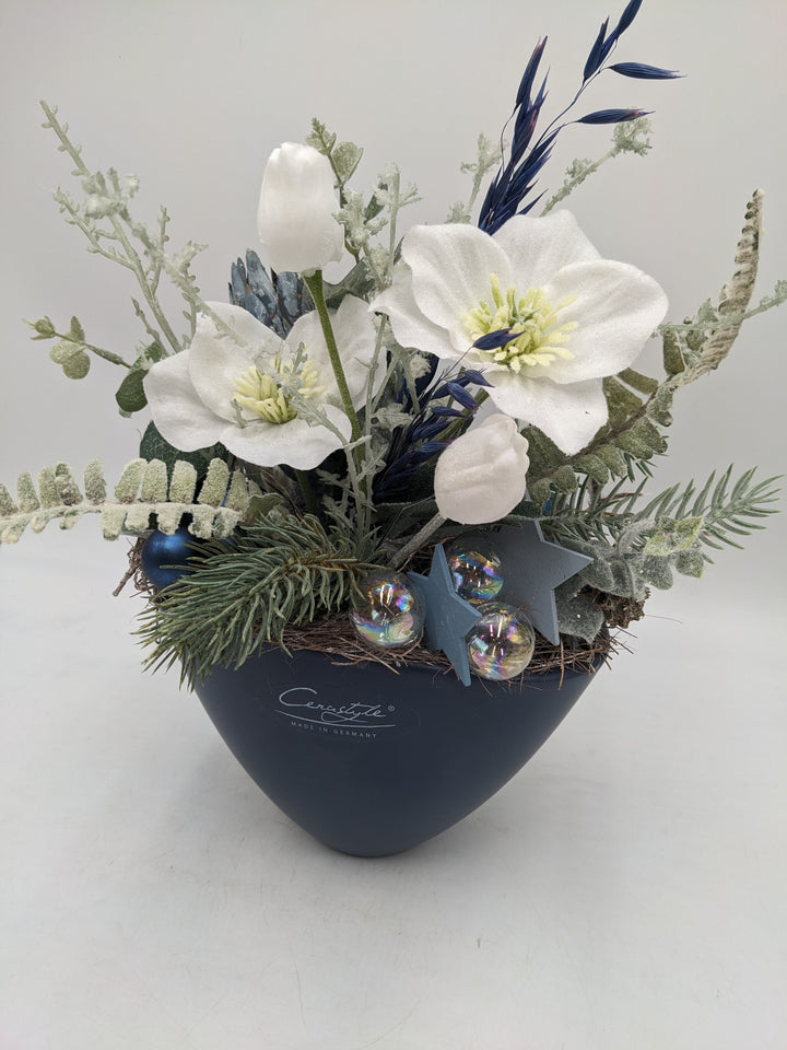 Wintergesteck Christrose Gräser blau weiss