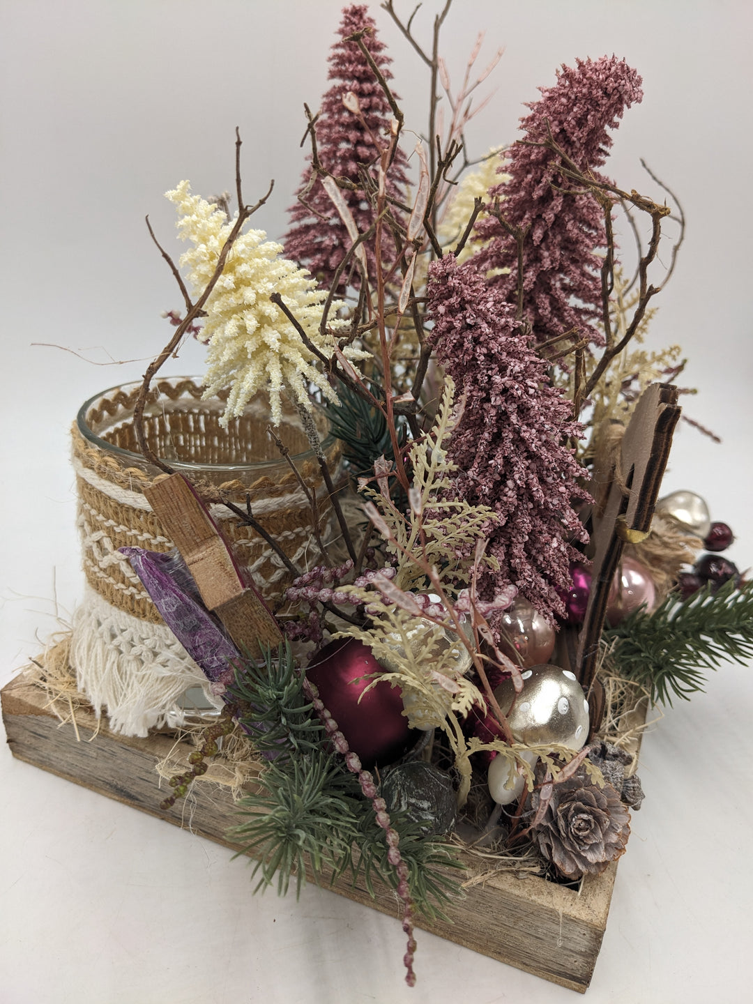 Weihnachtsgesteck Teelicht Bäume Schaukelpferd rosa