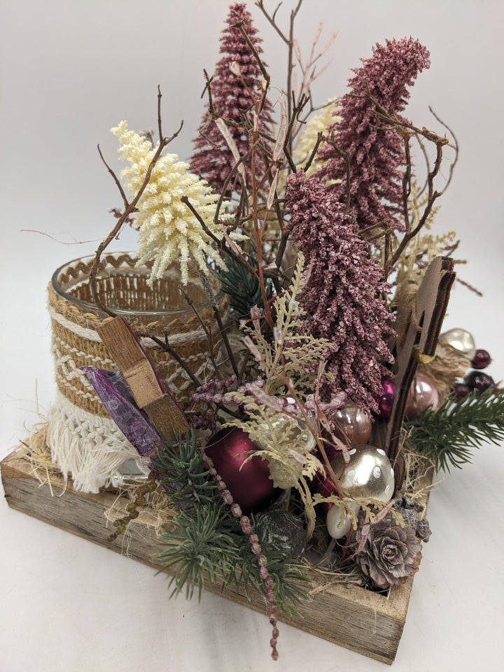 Weihnachtsgesteck Teelicht Bäume Schaukelpferd rosa
