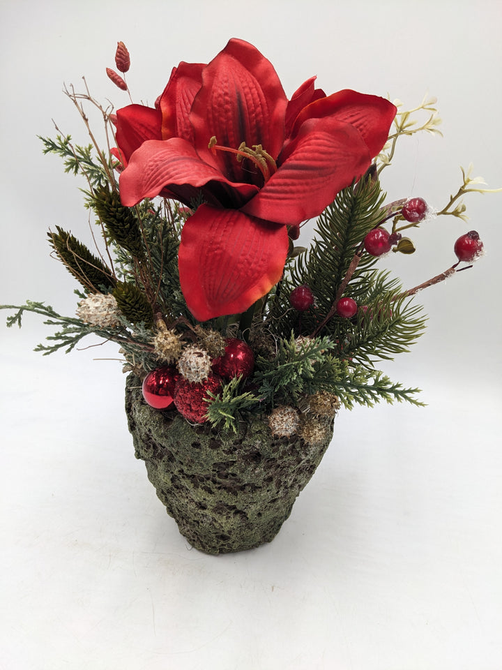 Weihnachtsgesteck Amaryllis Beeren Gräser rot grün