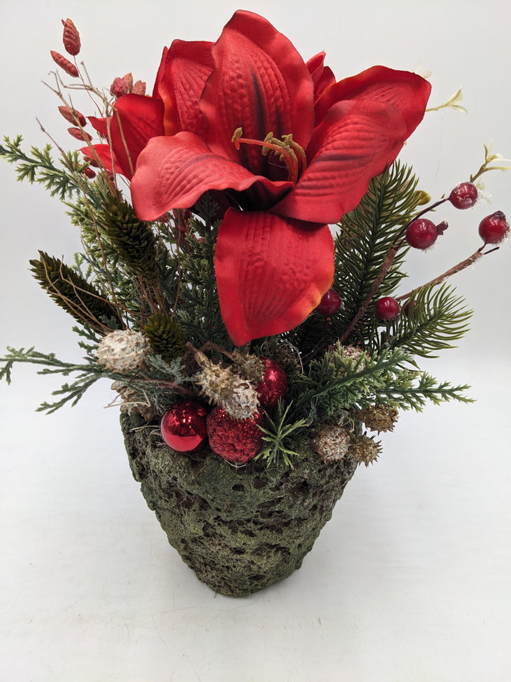 Weihnachtsgesteck Amaryllis Beeren Gräser rot grün