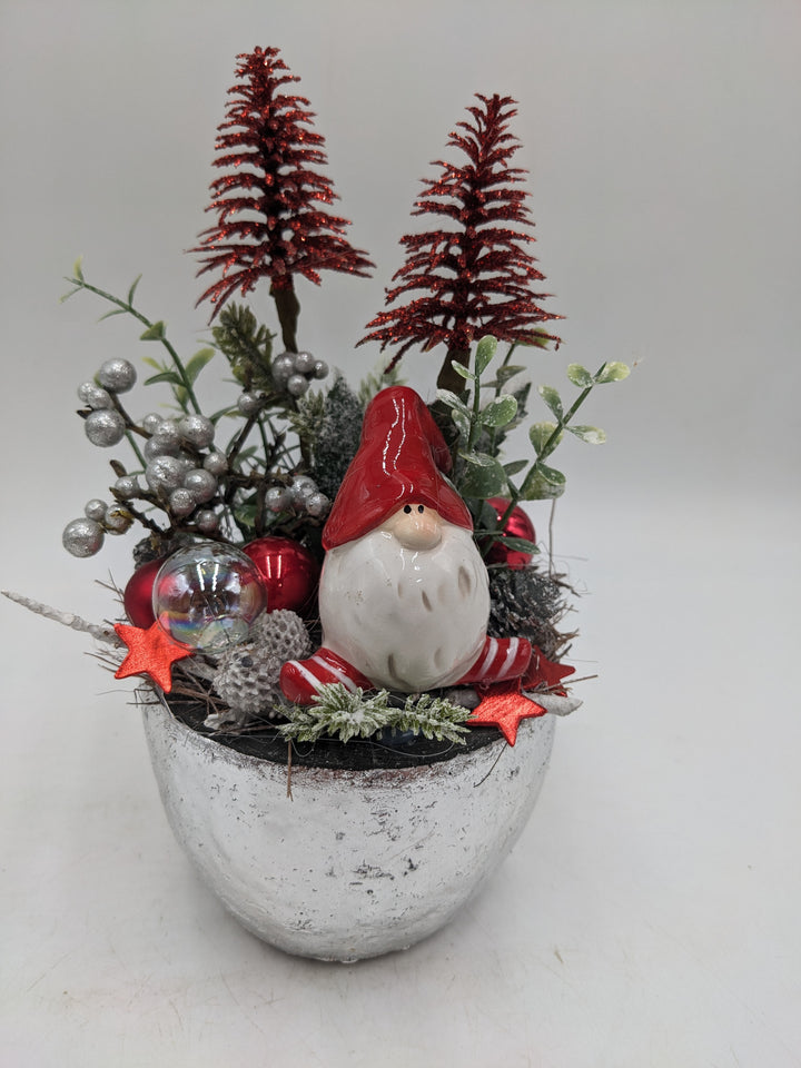 Weihnachtsgesteck Wichtel Bäume Sterne rot silber