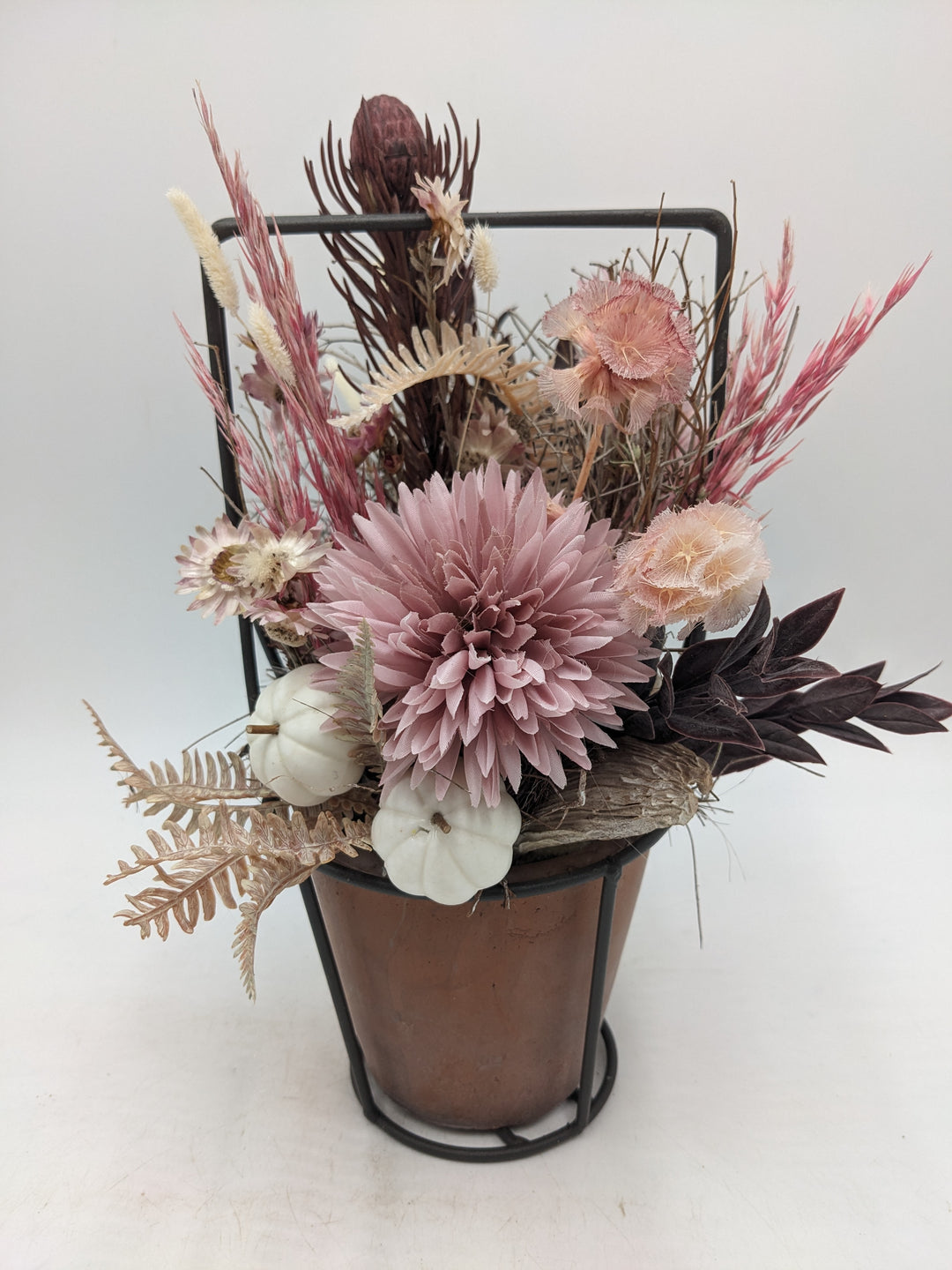 Herbstgesteck Kürbis Gräser rosa creme