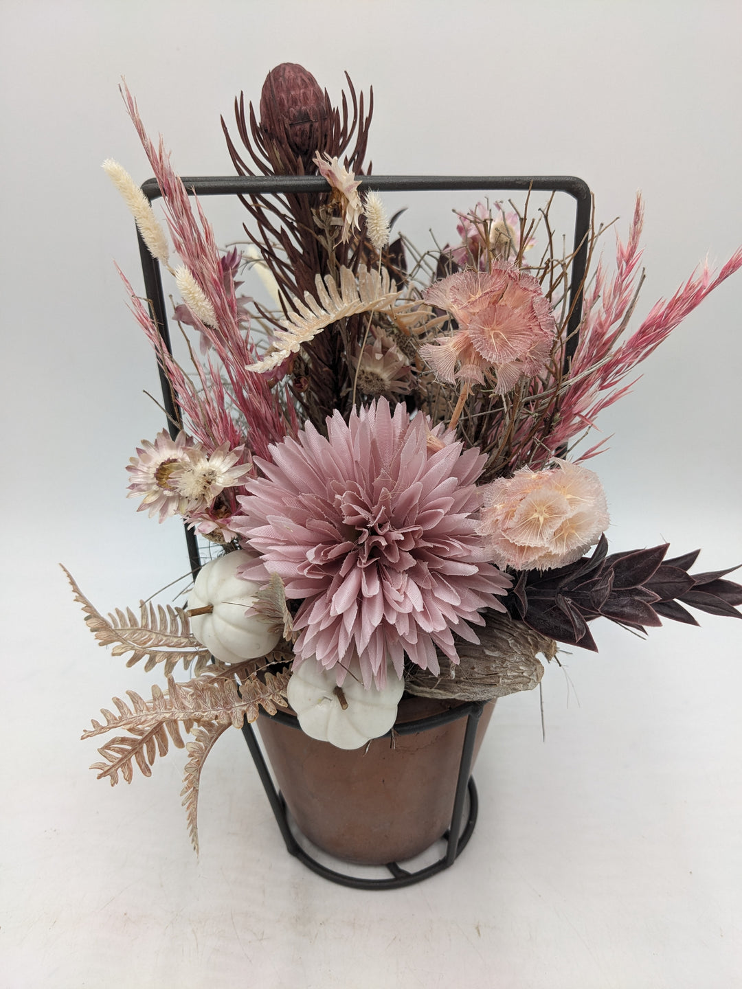 Herbstgesteck Kürbis Gräser rosa creme