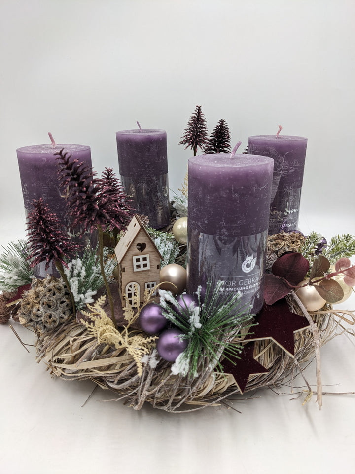 Adventskranz Häuser Bäume Sterne lila