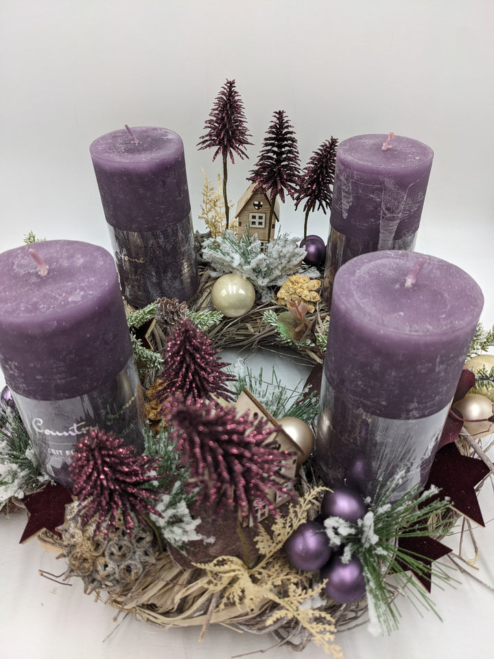 Adventskranz Häuser Bäume Sterne lila