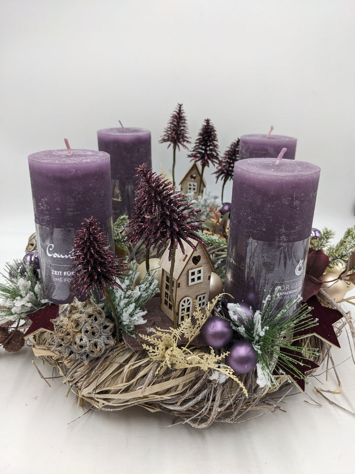 Adventskranz Häuser Bäume Sterne lila