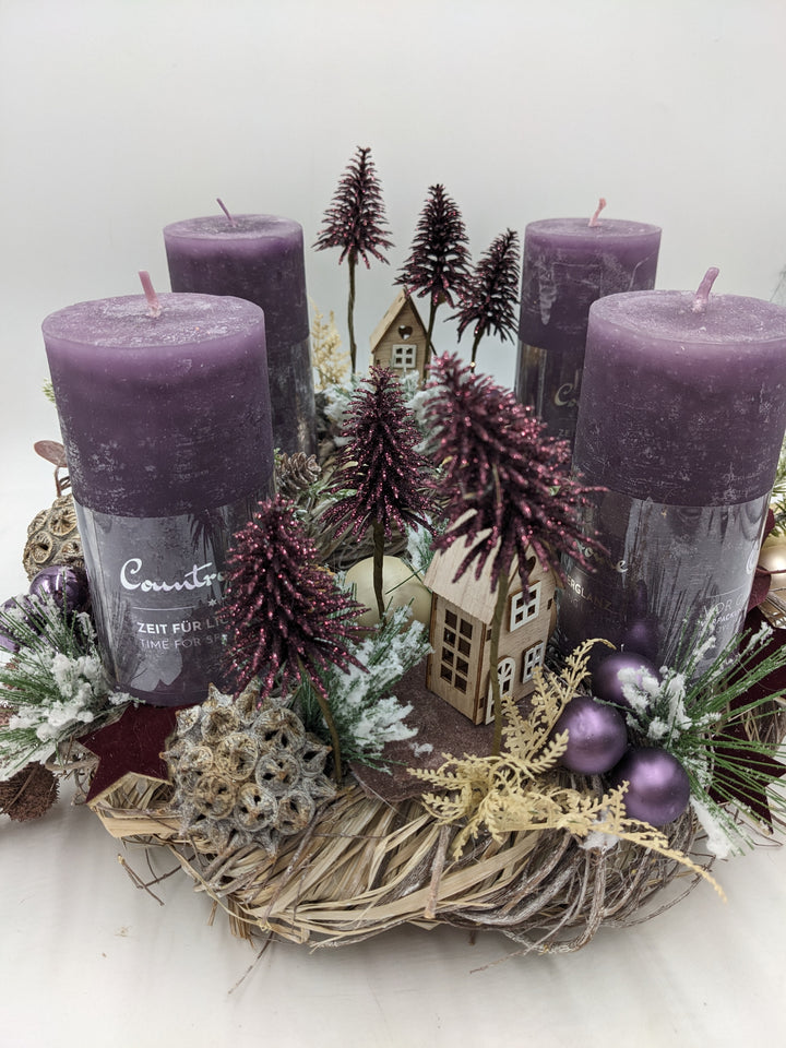 Adventskranz Häuser Bäume Sterne lila