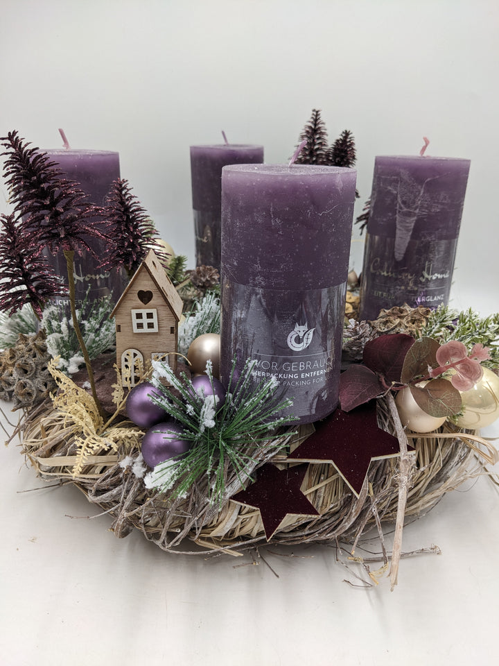 Adventskranz Häuser Bäume Sterne lila