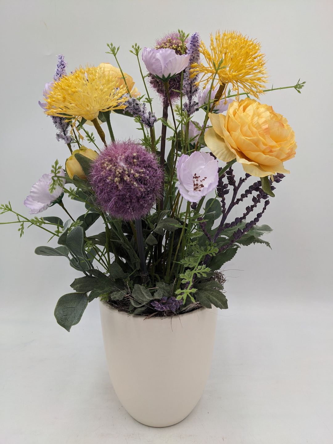 Sommergesteck Wiesenblumen Allium orange lila