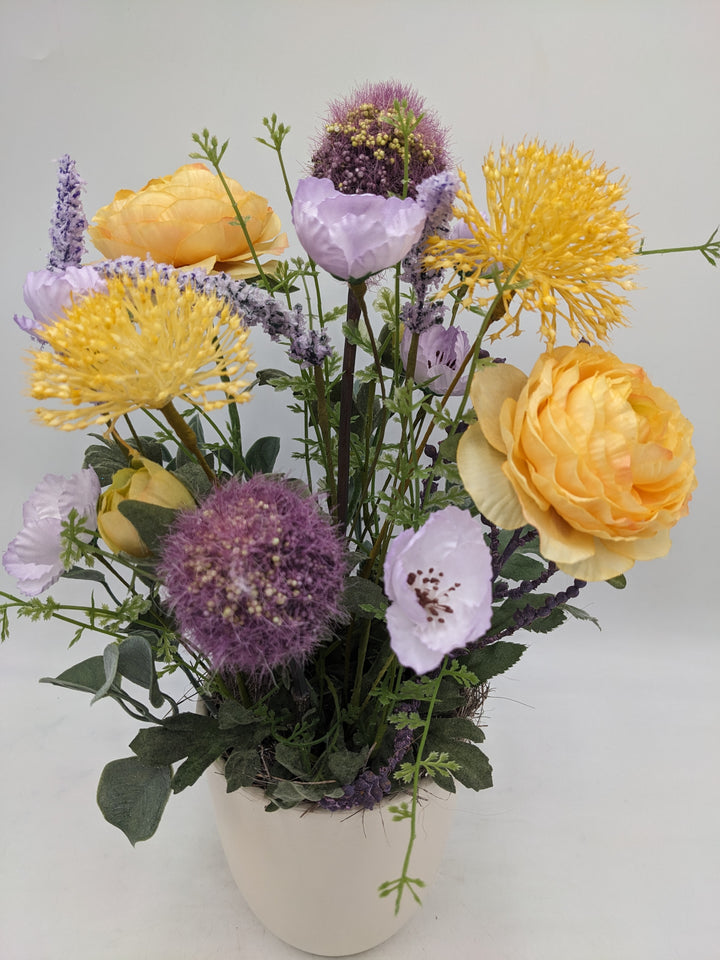 Sommergesteck Wiesenblumen Allium orange lila
