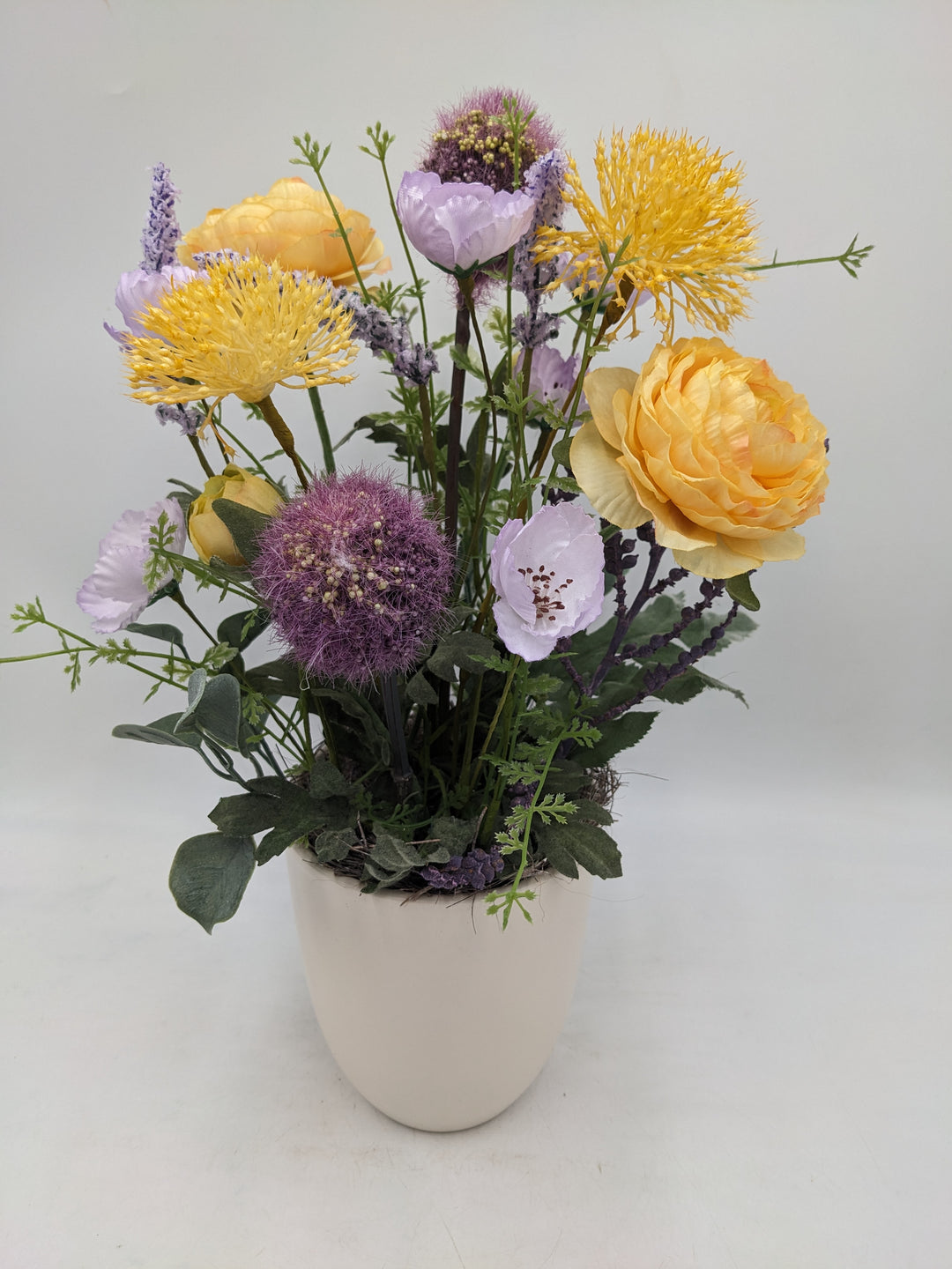 Sommergesteck Wiesenblumen Allium orange lila