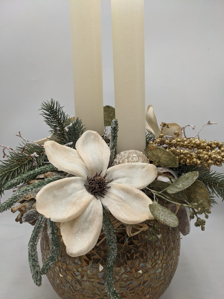 Wintergesteck Magnolien Zapfen creme gold
