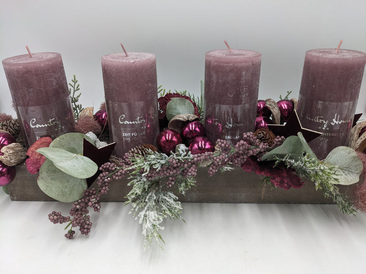 Adventsgesteck Eukalyptus Sterne lila rosa