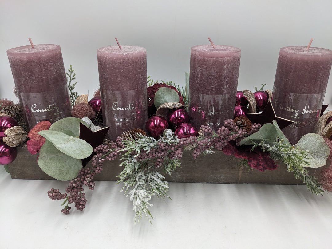Adventsgesteck Eukalyptus Sterne lila rosa