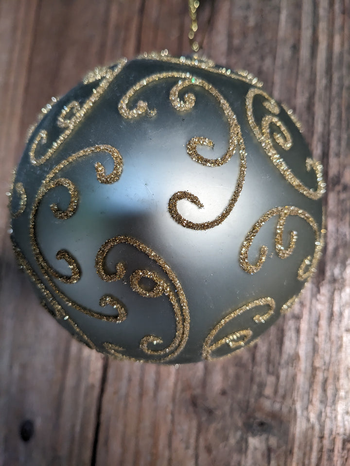 Weihnachtskugel grün gold