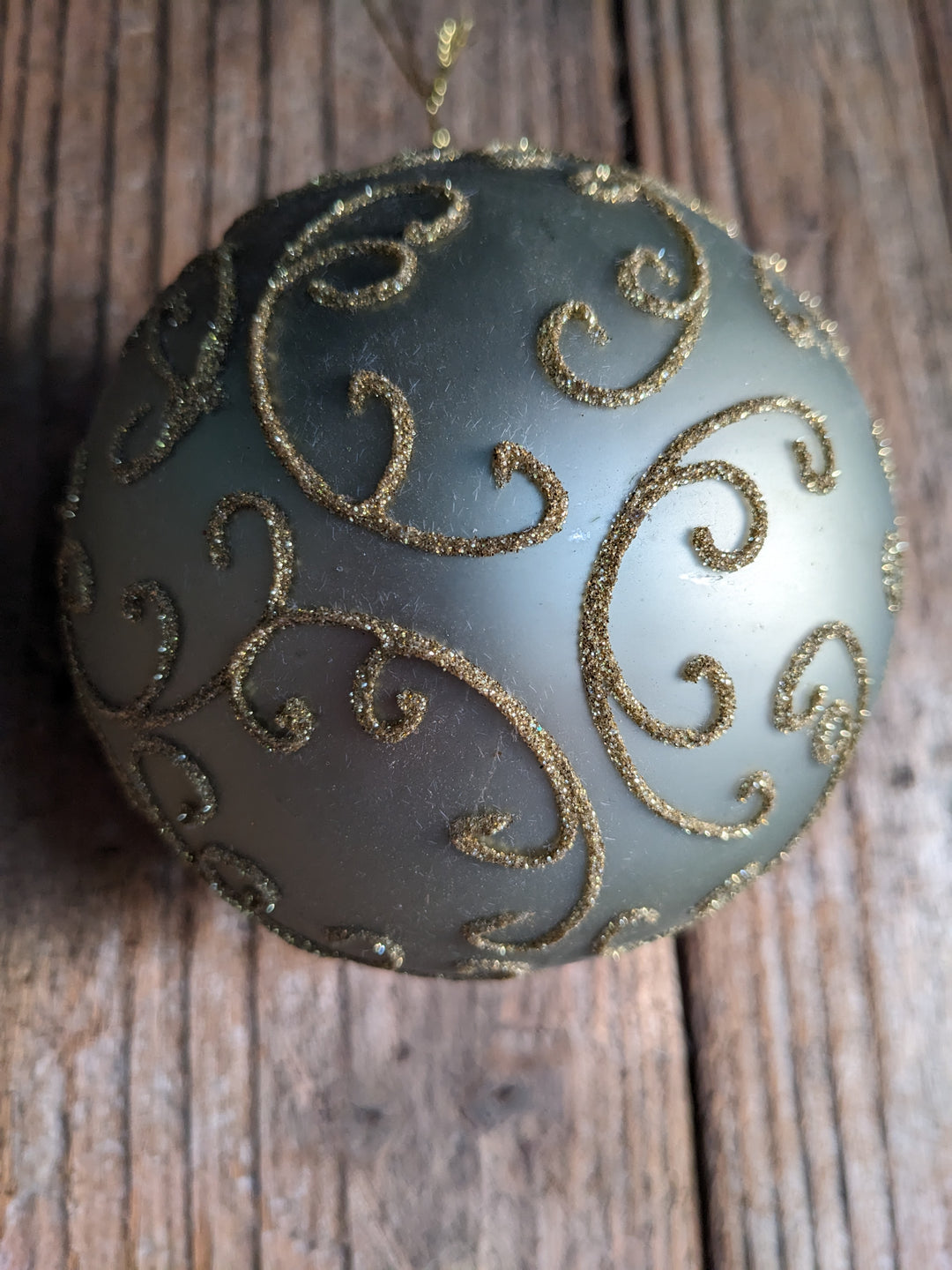Weihnachtskugel grün gold