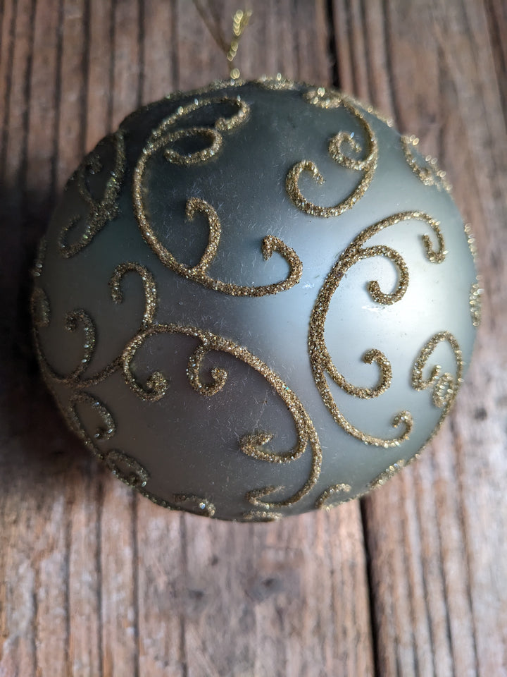 Weihnachtskugel grün gold