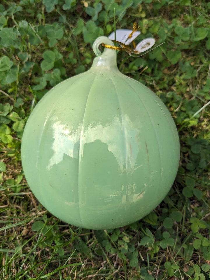 Weihnachtskugel mint