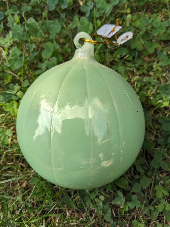 Weihnachtskugel mint