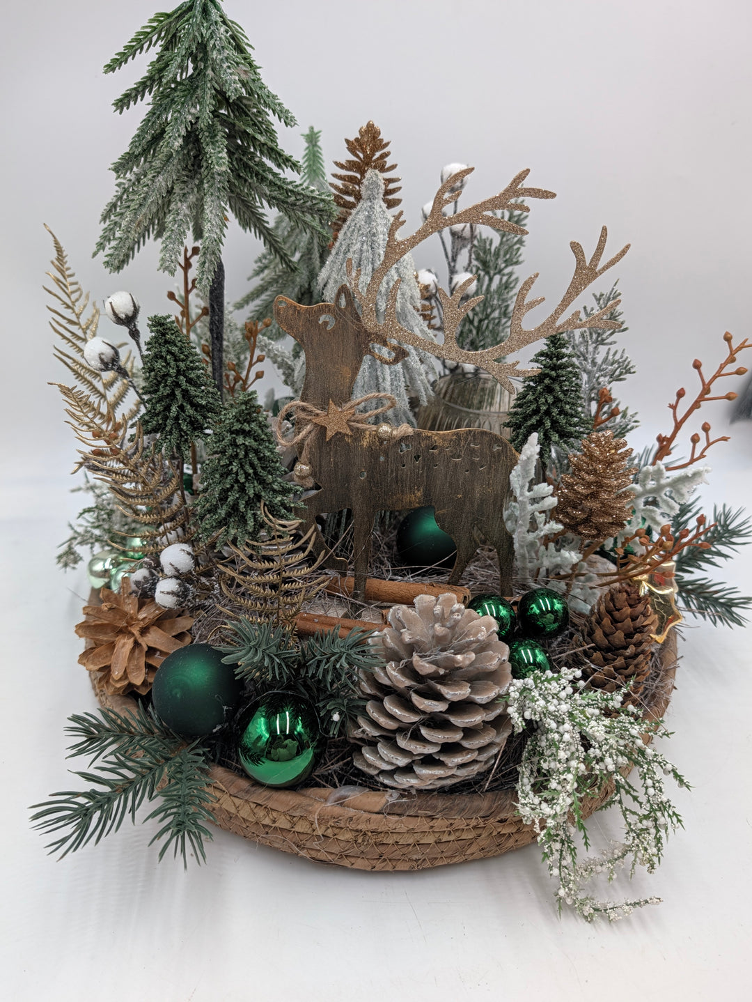 Weihnachtsgesteck Hirsch Teelicht Bäume