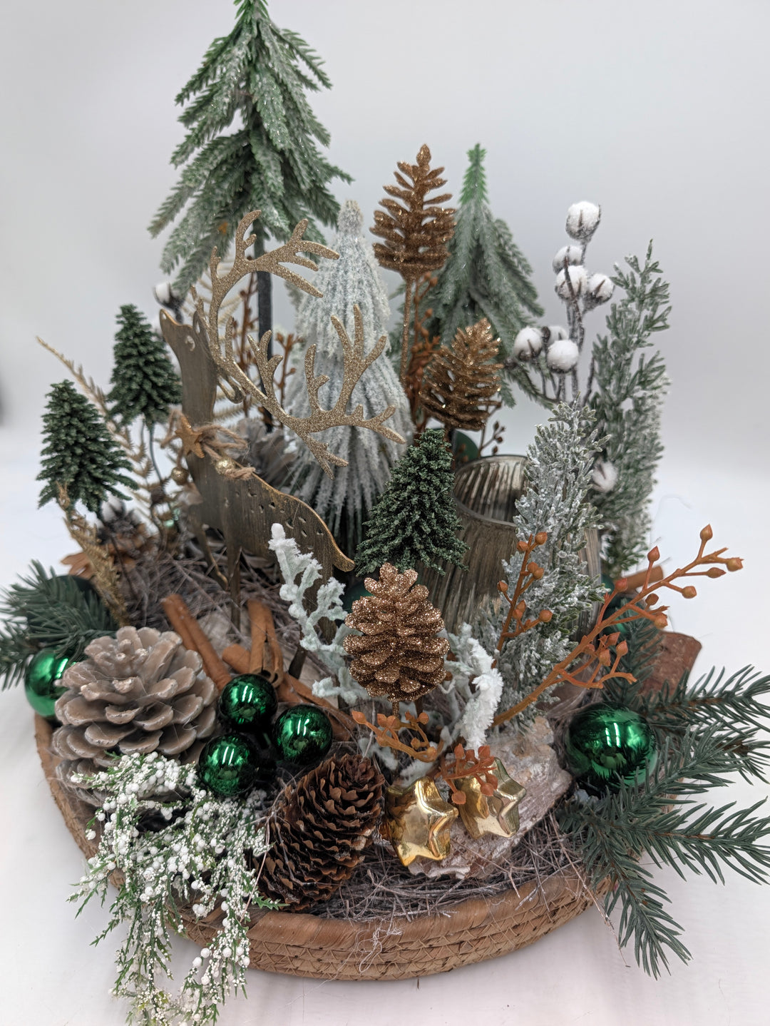 Weihnachtsgesteck Hirsch Teelicht Bäume