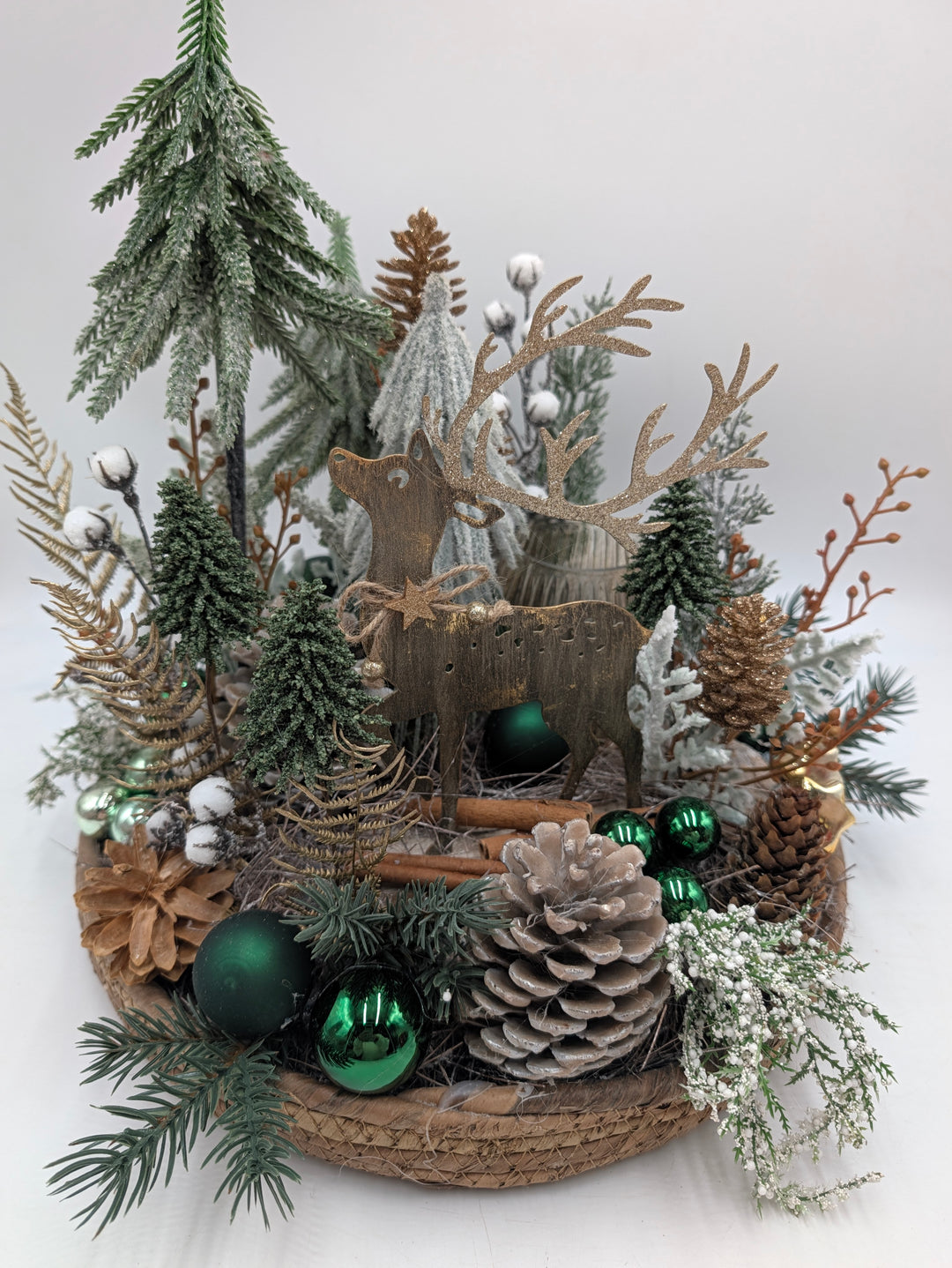 Weihnachtsgesteck Hirsch Teelicht Bäume