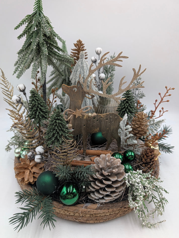 Weihnachtsgesteck Hirsch Teelicht Bäume