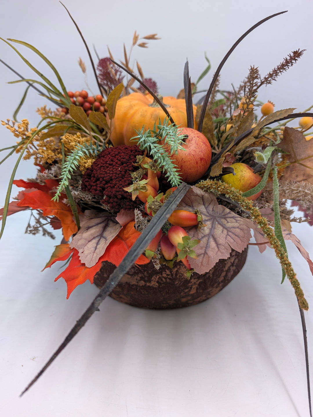 Herbstgesteck Kürbis Beeren Rost Äpfel orange