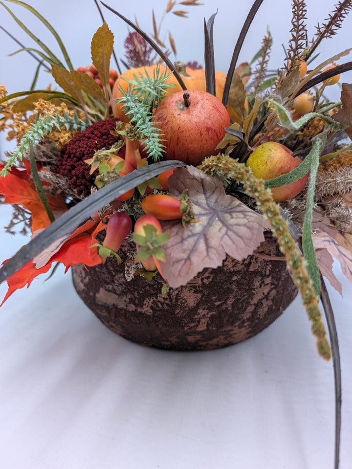 Herbstgesteck Kürbis Beeren Rost Äpfel orange